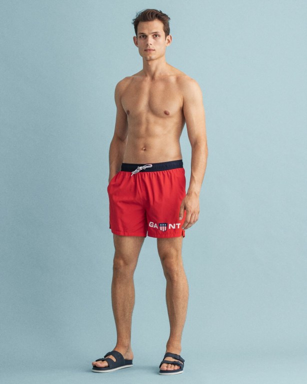 Gant Classic Fit Retro Shield Men's Swim Shorts Light Red | n6KDkKqPrTR