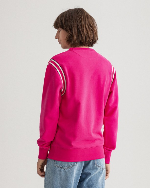 Gant Tiger Badge Crew Neck Men's Sweatshirts Peacock Pink | qCEAsnz4teV