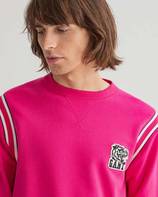 Gant Tiger Badge Crew Neck Men's Sweatshirts Peacock Pink | qCEAsnz4teV