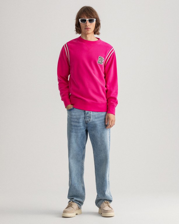 Gant Tiger Badge Crew Neck Men's Sweatshirts Peacock Pink | qCEAsnz4teV