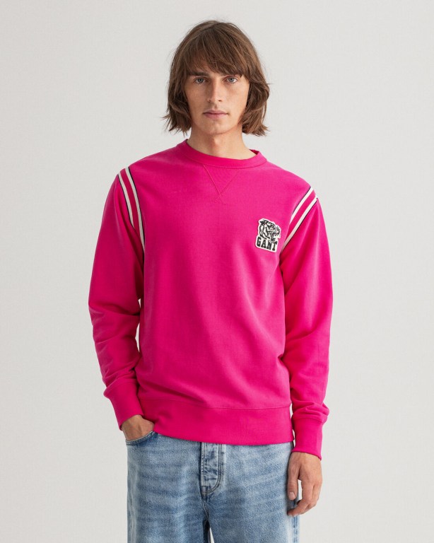 Gant Tiger Badge Crew Neck Men\'s Sweatshirts Peacock Pink | qCEAsnz4teV